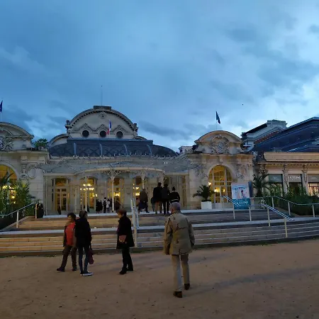 Dans Colombier Proche De Parking Prive Kwatera prywatna Vichy