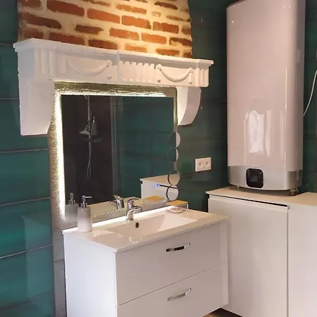 Dans Colombier Proche De Parking Prive