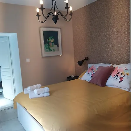 Dans Colombier Proche De Parking Prive Vichy