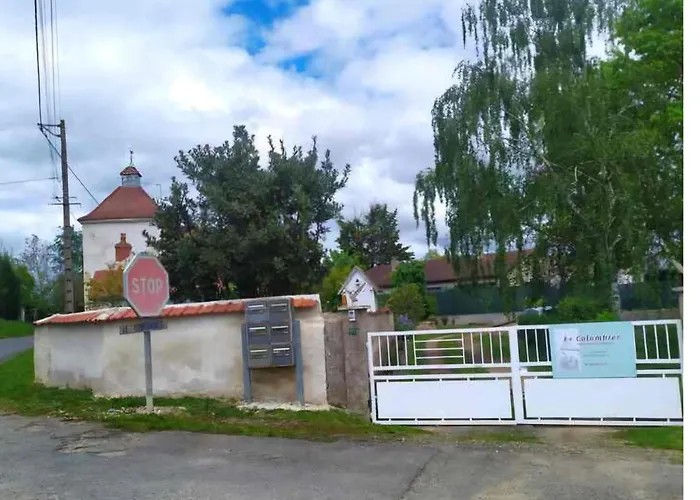 Dans Colombier Proche De Parking Prive